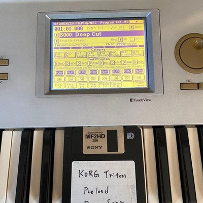KORG TRITON CLASSIC 61-KEY SYNTHESIZER KEYBOARD MODULE W/ FLOPPY DISK - JAPAN