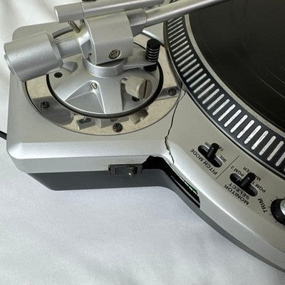 VESTAX QFO DJ TURNTABLE W/ SHURE M44-7 CARTRIDGE - TESTED, HAS CRACK