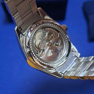 GRAND SEIKO SBGA001 SPRING DRIVE MEN'S WRISTWATCH ROUND FACE JAPAN MADE SS BELT