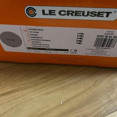 LE CREUSET POT STAND MIST GRAY NEW UNUSED IN BOX KITCHEN COOKWARE RACK