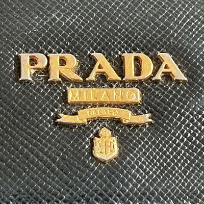 PRADA SHOULDER WALLET BLACK SAFFIANO LEATHER METAL LOGO CROSSBODY BAG Y2K