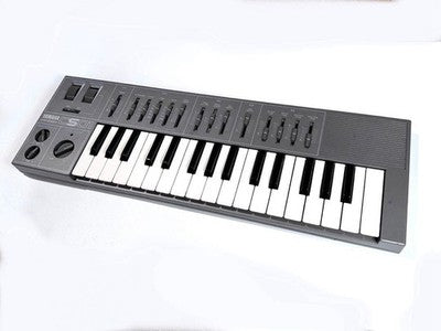 YAMAHA CS01 ANALOG SYNTHESIZER VINTAGE MONO SYNTH KEYBOARD SOUND TESTED GOOD