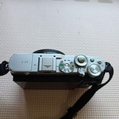 OLYMPUS PEN E-P7 DIGITAL CAMERA BODY SILVER WITH ACCESSORIES EXCELLENT+++++