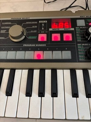 KORG MICROKORG ANALOG MODELING SYNTHESIZER KEYBOARD VOCODER USED JAPAN