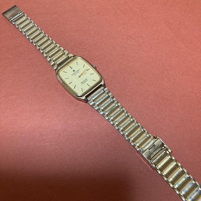 JUNGHANS JE-102M MEISTER QUARTZ MEN'S WRISTWATCH SQUARE FACE GOLD CASE AND DIAL