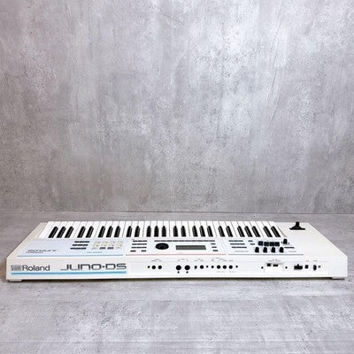 ROLAND JUNO-DS61 WHITE SYNTHESIZER 61 KEY KEYBOARD WITH PEDAL CASE EXCELLENT