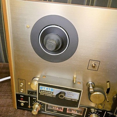 AKAI 4000DS REEL-TO-REEL TAPE RECORDER 3-HEAD SYSTEM AC100-240V 50/60HZ 35W