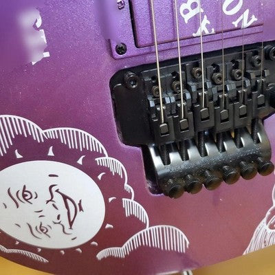 KIRK HAMMETT SPARKLE OUIJA STYLE ELECTRIC GUITAR EXCELLENT CONDITION HOME