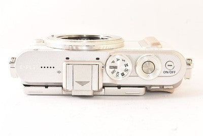 OLYMPUS PEN E-PL8 MIRRORLESS CAMERA (WHITE) FOR PARTS OR NOT WORKING