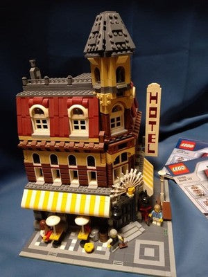 LEGO CREATOR EXPERT MODULAR BUILDINGS CAFÉ CORNER 10182 IN 2007 RETIRED USED