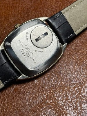 SEIKO GRAND QUARTZ SQUARE WATCH FROM THE 1970S VINTAGE MEN'S WRISTWATCH AS IS