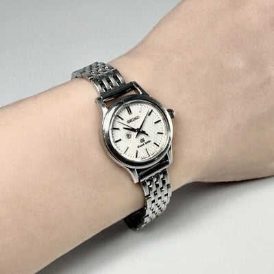 GRAND SEIKO 4J51-0AA0 QUARTZ WATCH SUNBURST DIAL LION MEDALLION LADIES JAPAN