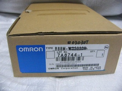 MURON R88M-W03030T AC SERVO TYPE MOTOR WITH ABSOLUTE ENCODER USED FROM JAPAN