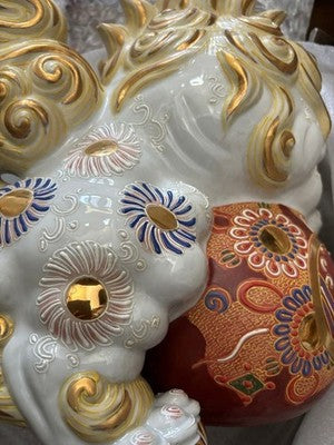 KOMAINU LION SHISHI 35CM LUXURIOUS KUTANI DAIKICHI KETTLE RIDING A BALL