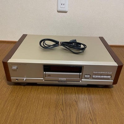 TECHNICS SL-P900 CD PLAYER MASH DAC HIGH-END AUDIO SIDE WOOD PANELS JAPAN