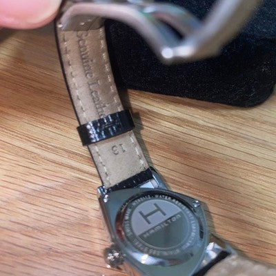 HAMILTON VENTURA QUARTZ H242112 BLACK DIAL STAINLESS STEEL BRACELET WATCH USED
