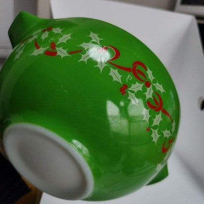 PYREX CHRISTMAS HOLLY CINDERELLA BOWL GREEN MERRY CHRISTMAS HAPPY NEW YEAR