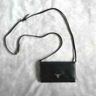 PRADA SHOULDER WALLET BLACK SAFFIANO LEATHER METAL LOGO CROSSBODY BAG Y2K