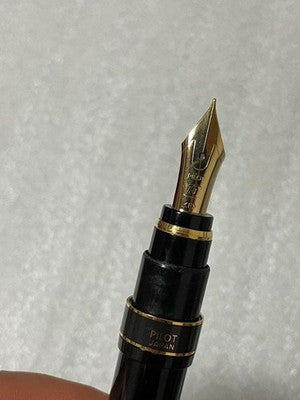 PILOT EORINO FOUNTAIN PEN NIB SIZE F BLACK GOLD RESIN MADE IN JAPAN USED