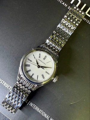 HAMILTON AMERICAN CLASSIC VALIANT QUARTZ H39251194 MOP SILVER STEEL WATCH USED