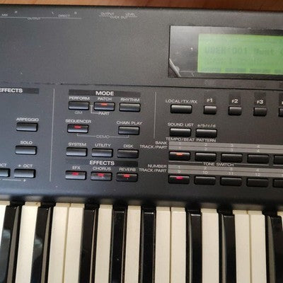 ROLAND XP-80 SYNTHESIZER TESTED WORKING FDD OK SR-JV80-02 INSTALLED AS IS