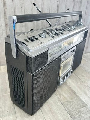 HITACHI TRK-8800 DISCO BOOMBOX RADIO CASSETTE PLAYER SERVICED SHOWA RETRO RARE