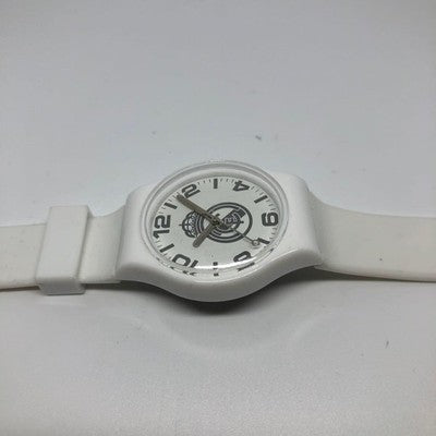 REAL MADRID CLUB DE FUTBOL WATCH 43811 WHITE & SILVER QUARTZ USED FROM JAPAN