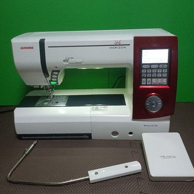 JANOME HORIZON MEMORY CRAFT 7700 COMPUTERIZED SEWING MACHINE - ALL ACCESSORIES