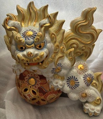 KOMAINU LION SHISHI 35CM LUXURIOUS KUTANI DAIKICHI KETTLE RIDING A BALL