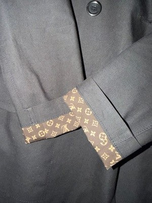LOUIS VUITTON BLACK TRENCH COAT SIZE 34 ALMOST UNUSED STORAGE COVER, HANGER