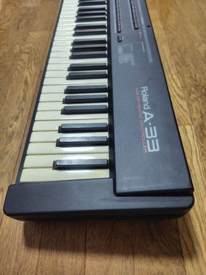 ROLAND A-33 MIDI KEYBOARD CONTROLLER 76 KEYS TESTED BATTERY WORKS PARTS