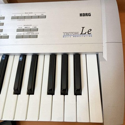 KORG TRITON LE61 61-KEY SYNTHESIZER MUSIC WORKSTATION W/ ADAPTER MANUALS