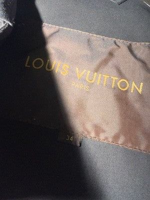 LOUIS VUITTON BLACK TRENCH COAT SIZE 34 ALMOST UNUSED STORAGE COVER, HANGER