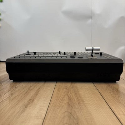 ROLAND V-800HD MULTI-FORMAT VIDEO SWITCHER 1080/60P 8IN/6OUT AC100V 50/60HZ 75W