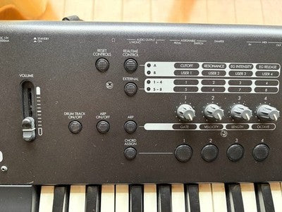 KORG M50 61 KEY SYNTHESIZER WORKSTATION KEYBOARD W PEDAL AC ADAPTER TESTED