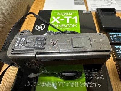 FUJIFILM X-T1 GRAPHITE SILVER, WITH FAN BOOK DIGITAL CAMERA