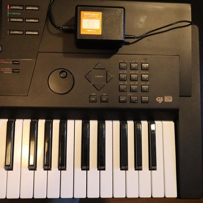 ROLAND JW-50 MUSIC WORKSTATION SYNTH KEYBOARD W ADAPTER CASE FROM JAPAN