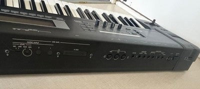 KORG TR76 WORKSTATION SYNTHESIZER 76-KEY W/ ADAPTER SOFT CASE FROM JAPAN AS IS