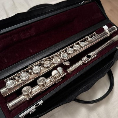 YAMAHA YFL-514 SILVER FLUTE W/HARDCASE YFL514 MADE IN JAPAN.