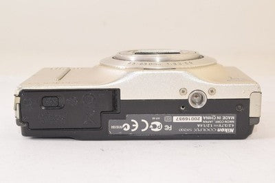 NIKON COOLPIX S8200 SILVER COMPACT DIGITAL CAMERA FOR PARTS NOT WORKING