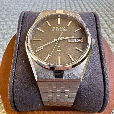 SEIKO KING QUARTZ 5856-8090 TEXTURED BROWN DIAL DAY DATE MENS WATCH VINTAGE