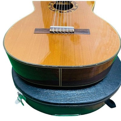 TAKAMINE TGL1 CLASSICAL GUITAR W/ HARD CASE, NECK STRAIGHT, BODY SCRATCHES