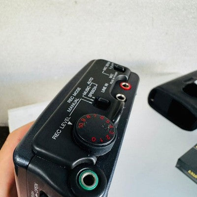 SONY TCD-D8 DAT WALKMAN DIGITAL AUDIO TAPE RECORDER PLAYER BLACK TESTED BOX CASE