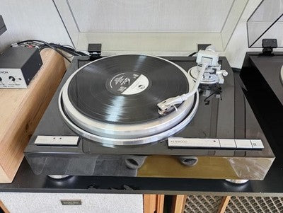 KENWOOD KP-9010 TURNTABLE RECORD PLAYER QUARTZ DIRECT DRIVE JAPAN