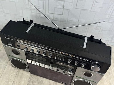 SANYO MR-X20 BOOMBOX RETRO SHOWA ERA 1981 RADIO CASSETTE PLAYER