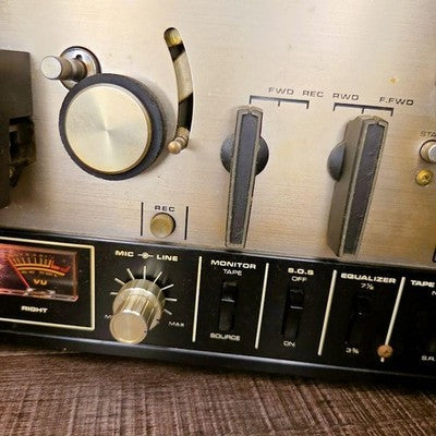 AKAI 4000DS REEL-TO-REEL TAPE RECORDER 3-HEAD SYSTEM AC100-240V 50/60HZ 35W