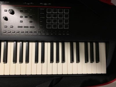 ROLAND FANTOM-08 88 KEY MUSIC WORKSTATION KEYBOARD W/ CASE PEDAL TESTED JAPAN