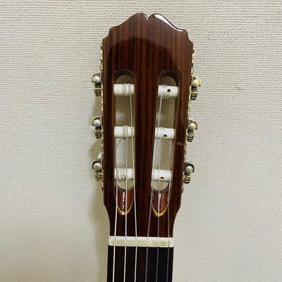 TAKAMINE TGL1 CLASSICAL GUITAR W/ HARD CASE, NECK STRAIGHT, BODY SCRATCHES
