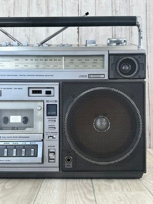 HITACHI TRK-8800 DISCO BOOMBOX RADIO CASSETTE PLAYER SERVICED SHOWA RETRO RARE