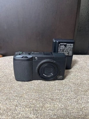 RICOH GR DIGITAL II GRD2 10.1MP COMPACT CAMERA W BATTERY CHARGER TESTED